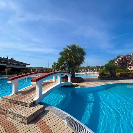 Perla Apartment - 3 Piscine E Un Bar - Desenzano Desenzano del Garda Bagian luar foto
