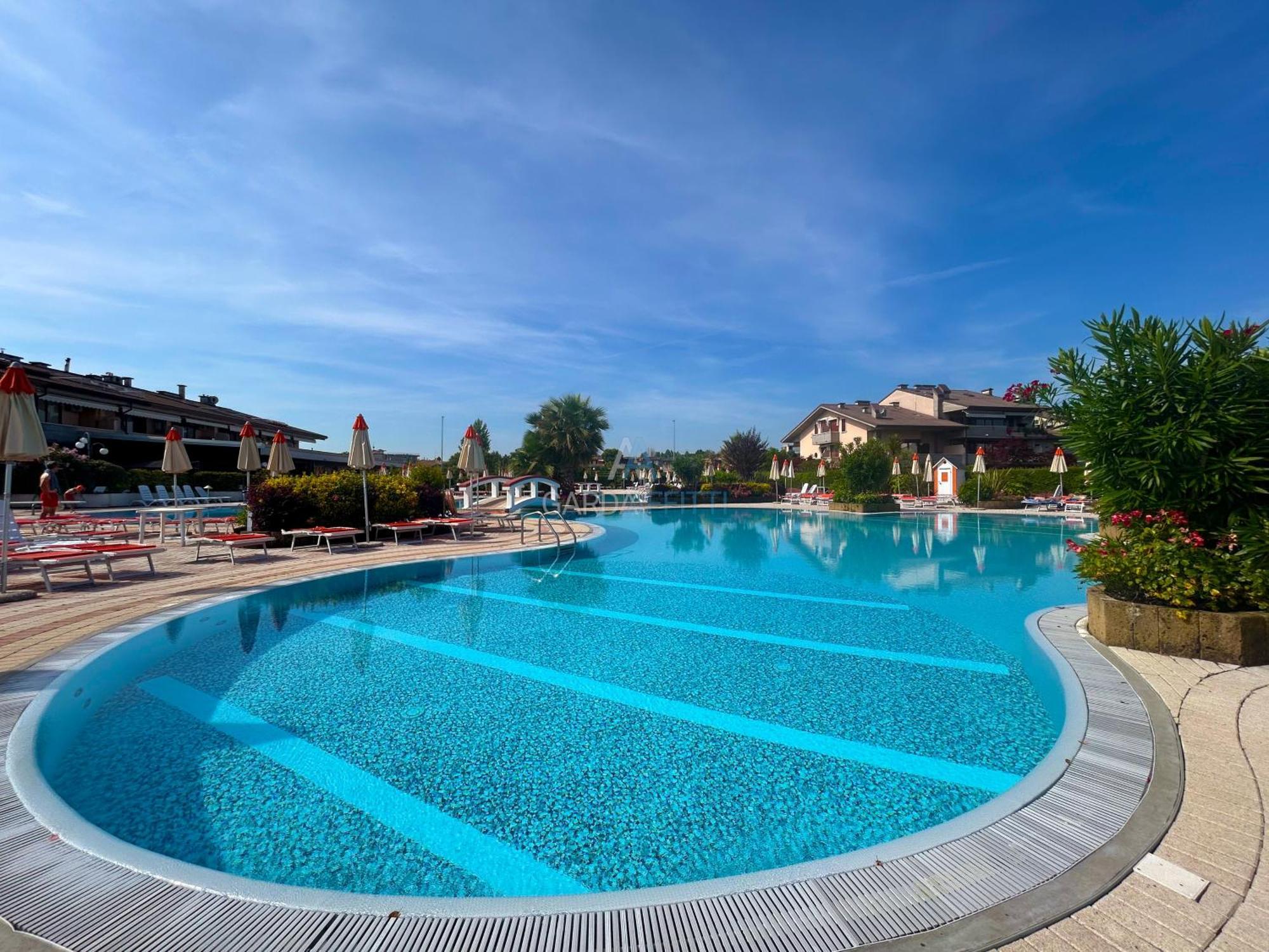 Perla Apartment - 3 Piscine E Un Bar - Desenzano Desenzano del Garda Bagian luar foto